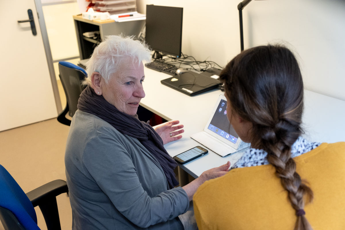 Header oudere-vrouw-client-advies-ict-ipad--advies.jpg