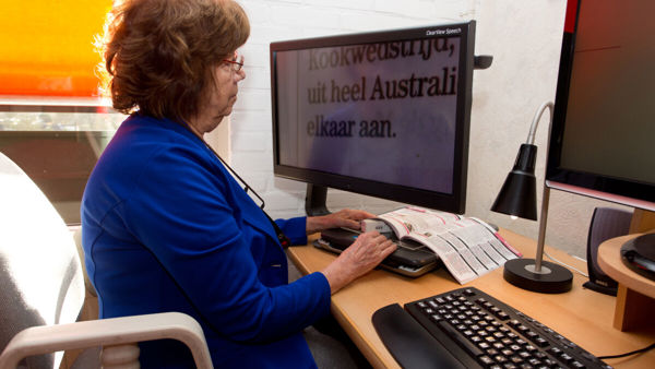 specialistische-begeleiding-yvonne-de-pagter-achter-pc.jpg specialistische-begeleiding-yvonne-de-pagter-achter-pc.jpg