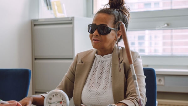 visio-rotterdam-adviesgesprek-volwassene-hulpmiddel.jpg visio-rotterdam-adviesgesprek-volwassene-hulpmiddel.jpg