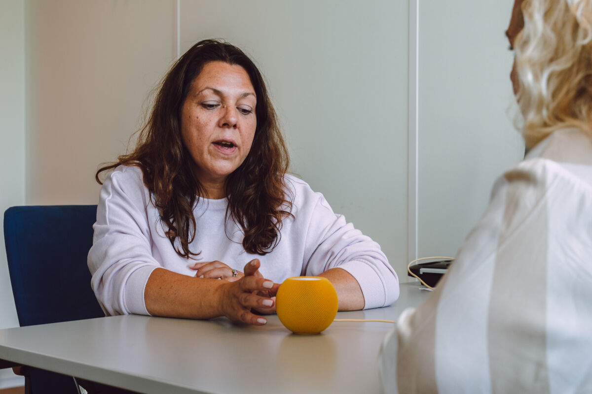 Header adviesgesprek-medewerker-volwassene-hulpmiddel.jpg