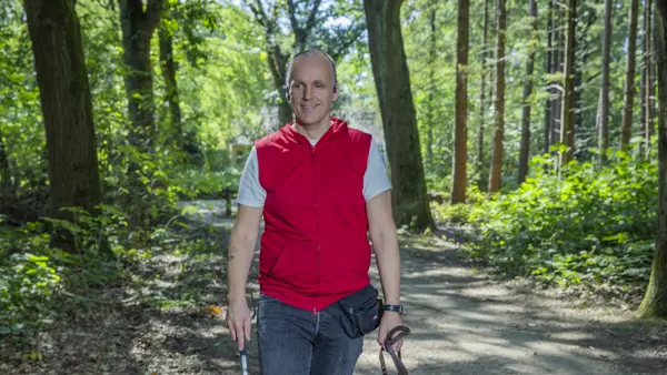 Visio Stefan Op Pad Taststok Bos Natuur Buiten Visio Stefan Op Pad Taststok Bos Natuur Buiten
