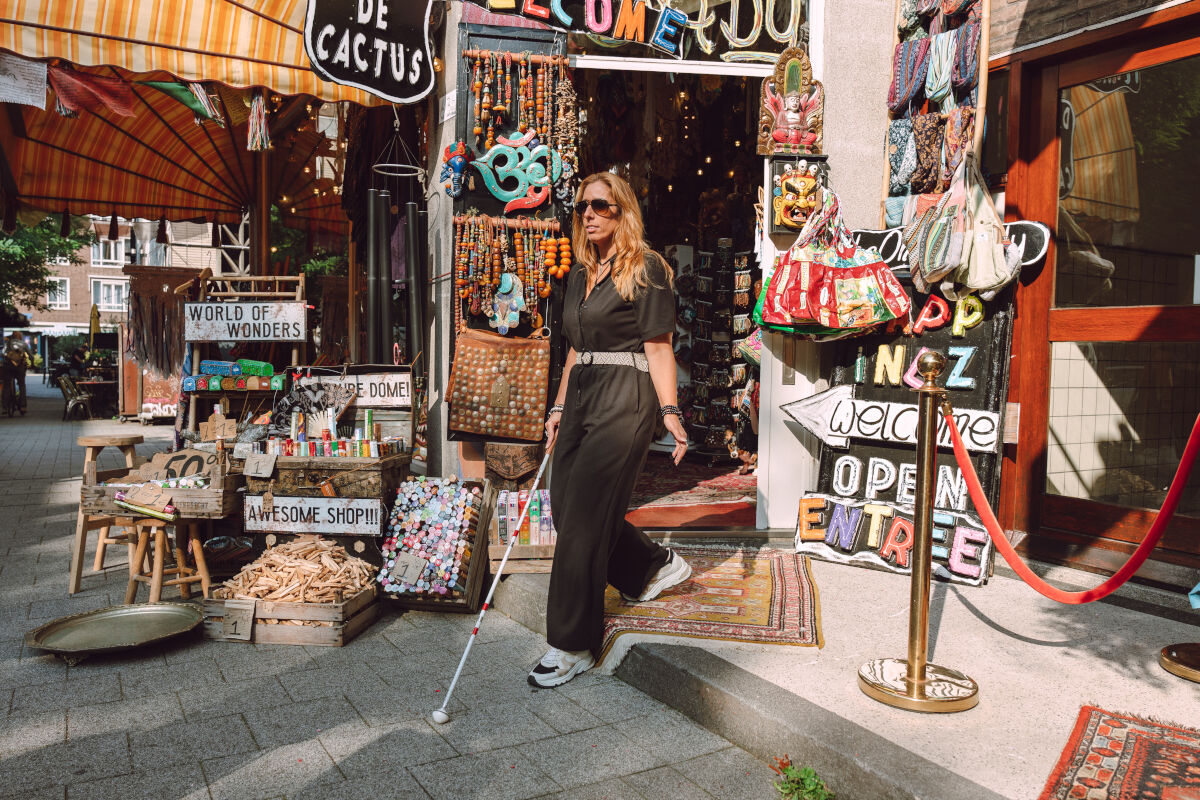 visio-rotterdam-volwassene-winkelen-mobiliteit-taststok-2 (3).jpg