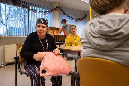 Cliënt in groep gebruikt Pillo