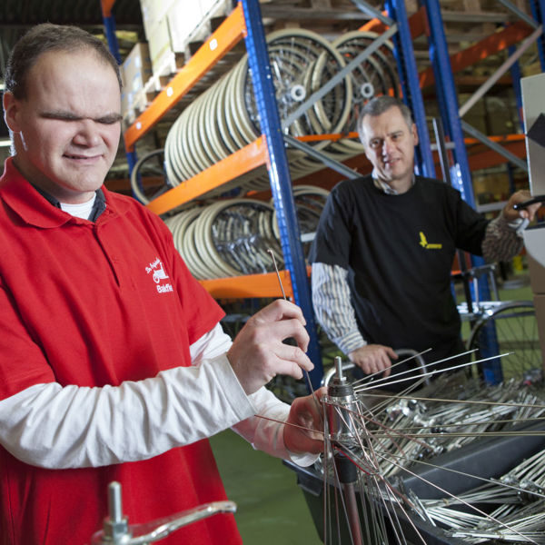 Cliënt steekt spaken in tijdens zijn werk bij fietsenfabriek AZOR Cliënt steekt spaken in tijdens zijn werk bij fietsenfabriek AZOR