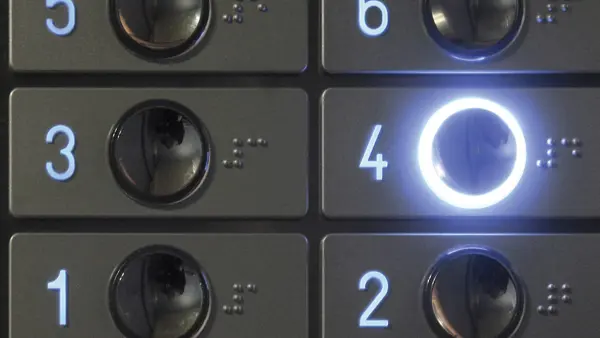 Liftknoppen met tactiel nummer en braille. Liftknoppen met tactiel nummer en braille.