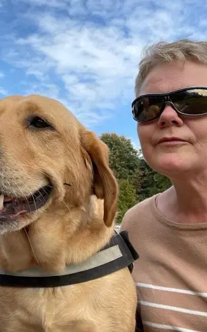 Lydia en geleidehond Xalou Lydia en geleidehond Xalou