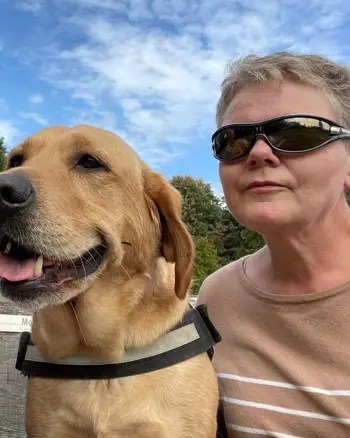 Lydia en geleidehond Xalou Lydia en geleidehond Xalou