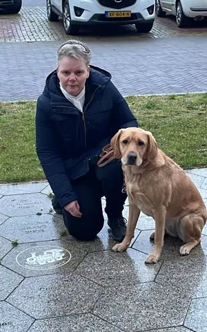 Lydia en geleidehond Xalou Lydia en geleidehond Xalou