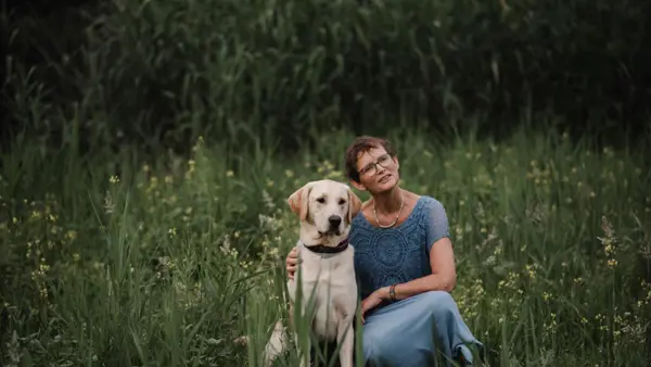 heleen-met-haar-hond.jpg heleen-met-haar-hond.jpg