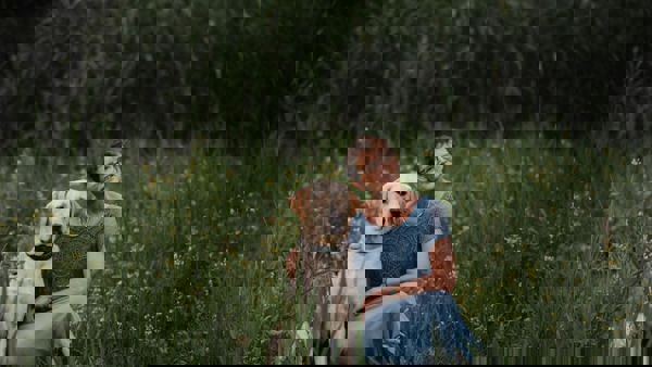 heleen-met-haar-hond.jpg heleen-met-haar-hond.jpg