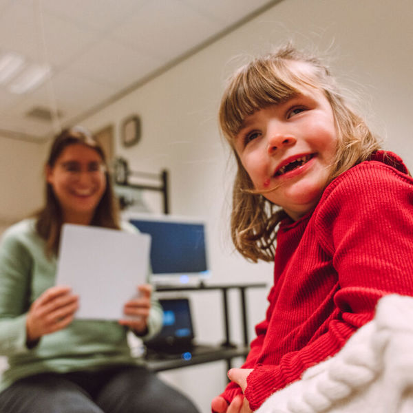 koninklijke_visio_amsterdam_kind_medewerker_onderzoek_6.jpg koninklijke_visio_amsterdam_kind_medewerker_onderzoek_6.jpg