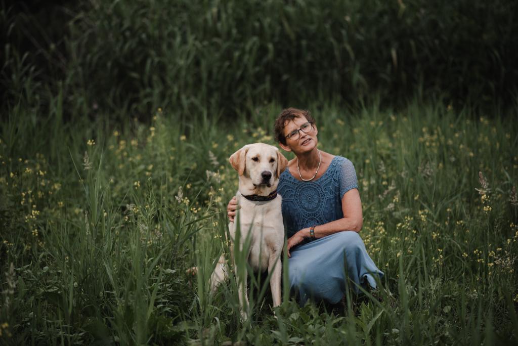 Heleen poseert samen met haar hond