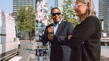 visio-rotterdam--volwassene-medewerker-taststok (1).jpg visio-rotterdam--volwassene-medewerker-taststok (1).jpg