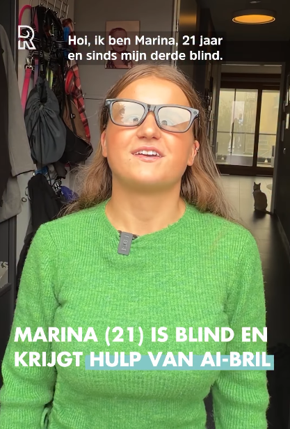 Schermafbeelding van het filmpje van Rijnmond. Marina draagt de Meta-bril en praat naar de camera.
