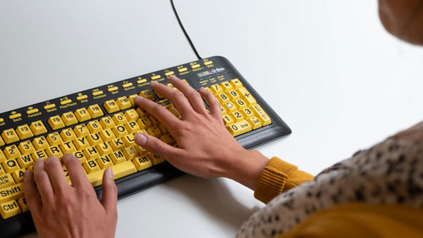 Toetsenbord voor slechtziende mensen Toetsenbord voor slechtziende mensen