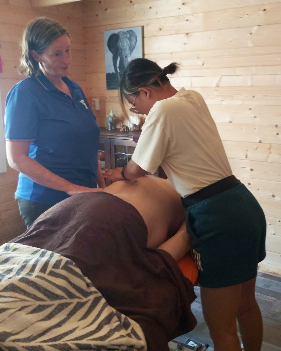 Nieuwe masseur wordt getraind.png
