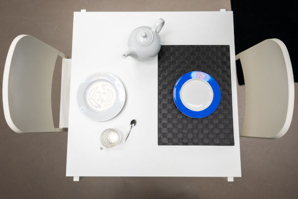 Gedekte tafel van bovenaf onderzoeksruimte verlichting Gedekte tafel van bovenaf onderzoeksruimte verlichting