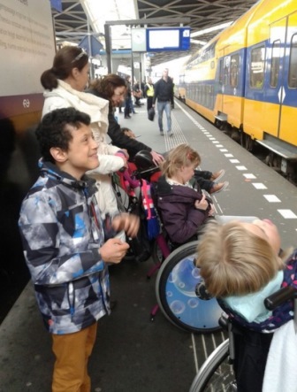 Leerlingen reizen met de trein