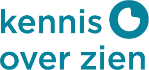 In blauwe letters Kennis Over Zien Kennis Over Zien