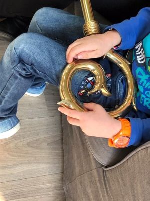 Kind voelt staf