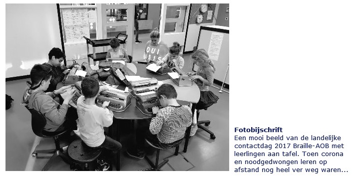 Een mooi beeld van de landelijke contactdag 2017 Braille-AOB met leerlingen aan tafel. Toen corona en noodgedwongen leren op afstand nog heel ver weg waren...